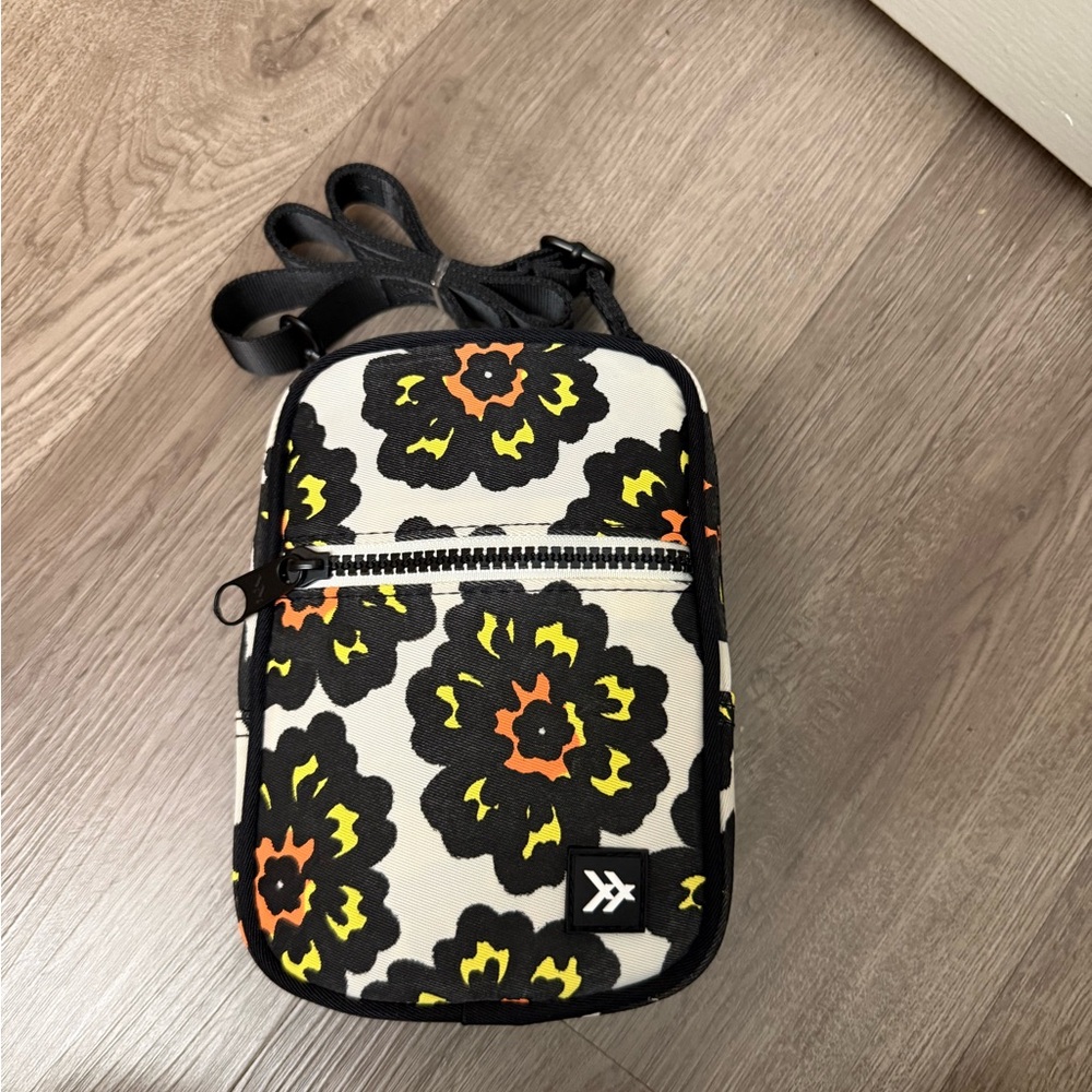 Thread Wallets Gwen Crossbody bag- brand new